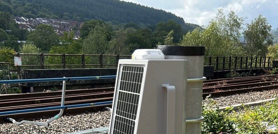 Rail Temperature Monitoring System with Iridium Solar Satellite Gateway